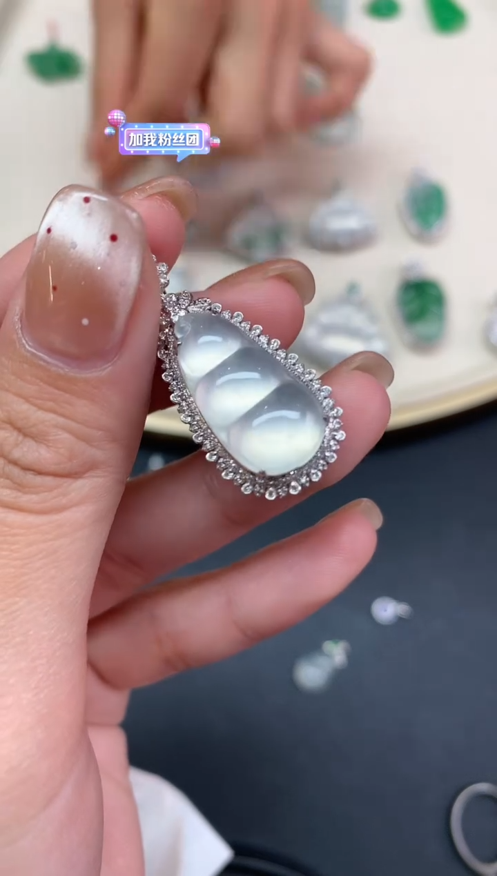 【闪购商品】翡翠吊坠(不含链)18K金镶嵌吊坠A374|19800