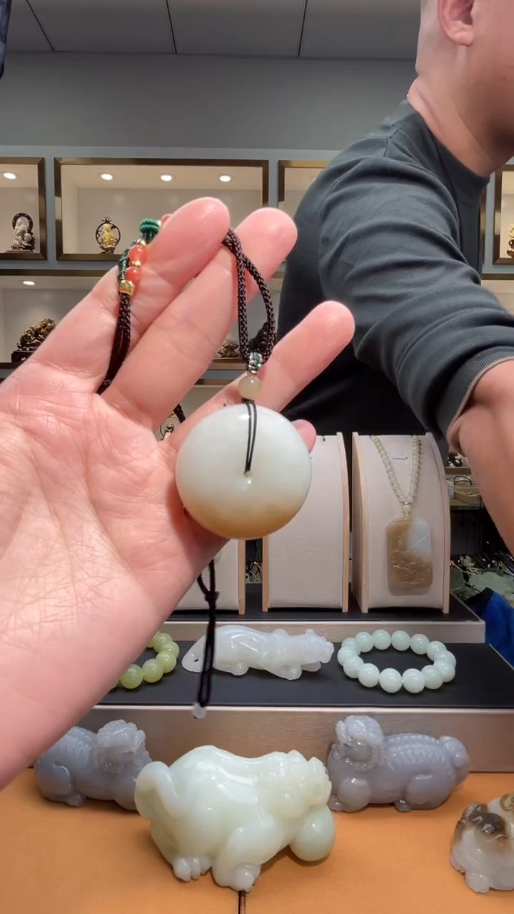 颈饰未镶嵌和田玉苏