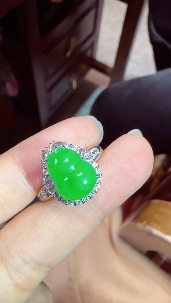 【闪购商品】翡翠戒指18K金镶嵌葫芦