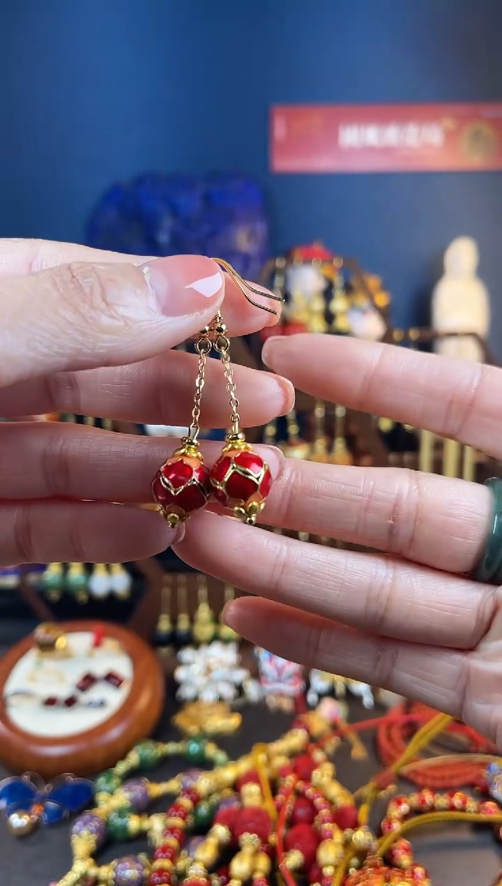 【闪购商品】玫红色莲花珐琅耳钩