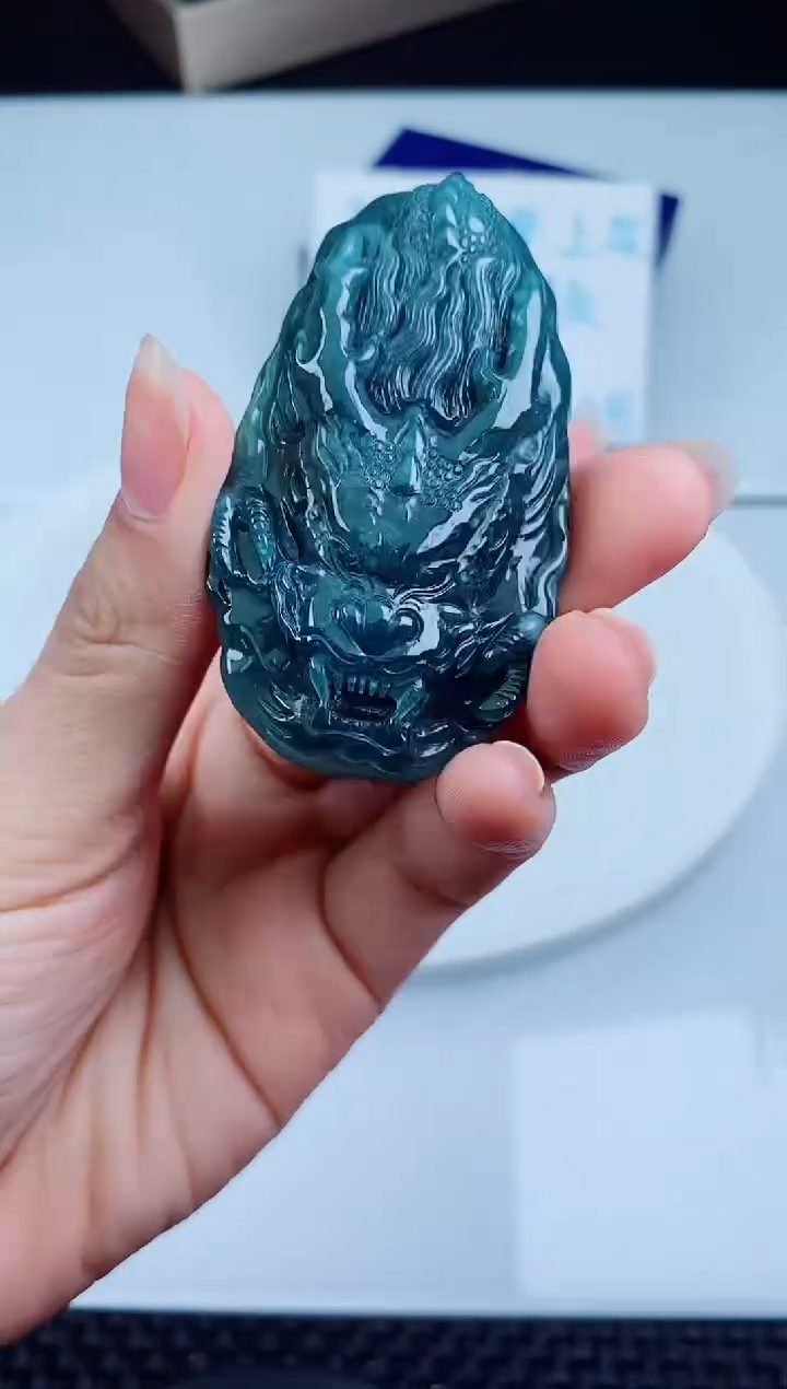 翡翠未镶嵌颈饰1