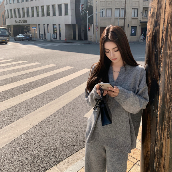 Lilylikes“懒人乘机套装”V领口袋毛衣+毛织长裤