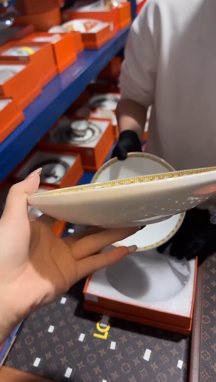 瓷片-----000-----