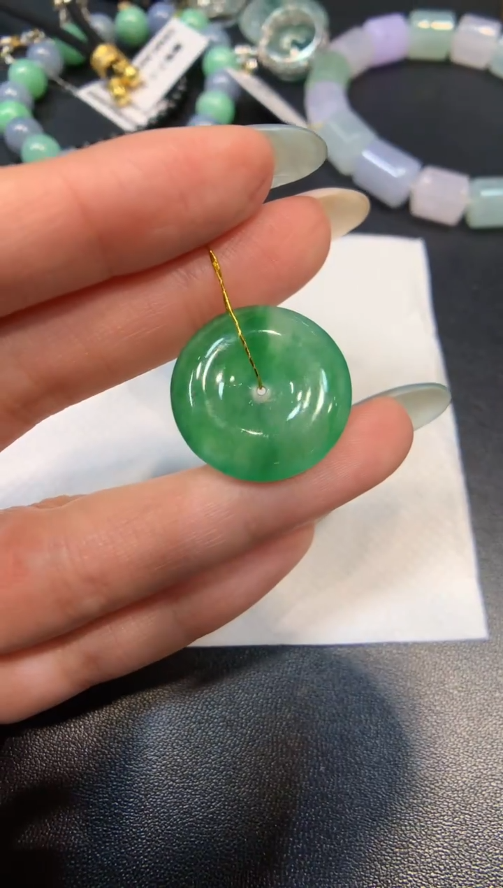 颈饰未镶嵌翡翠平安扣