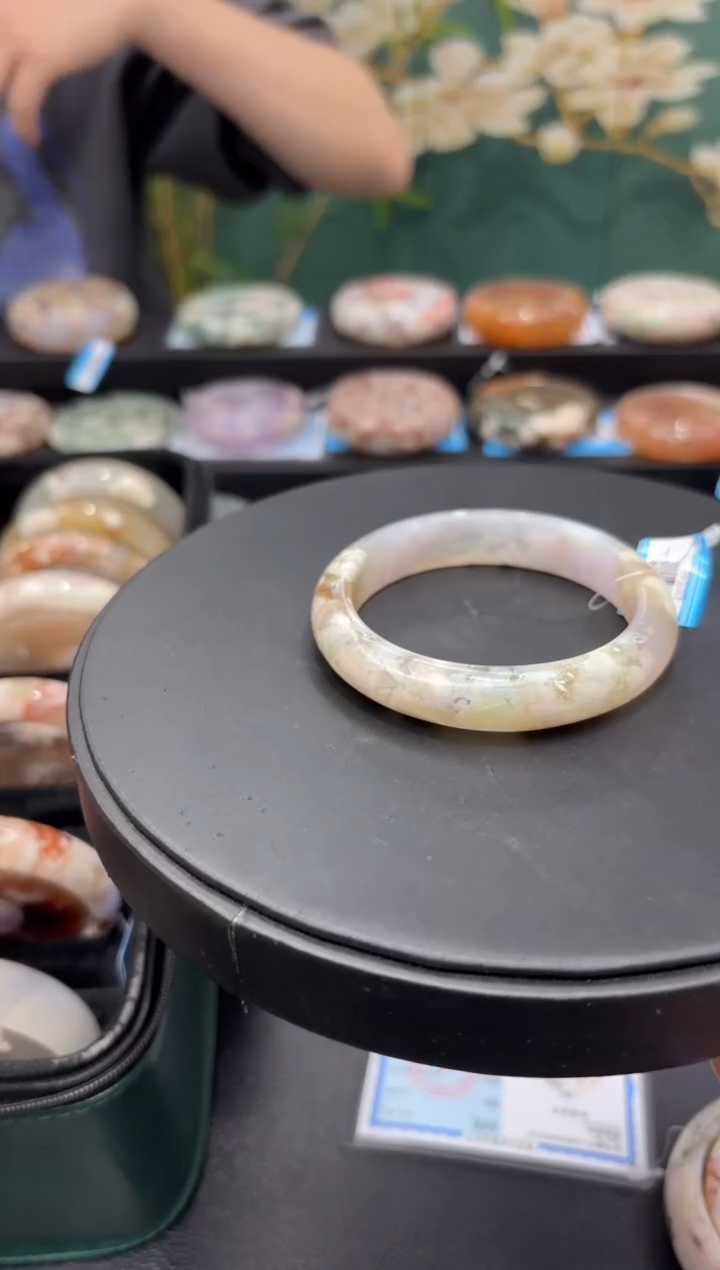 【闪购商品】石英质玉未镶嵌手镯A1042(57圈赠送镯心)