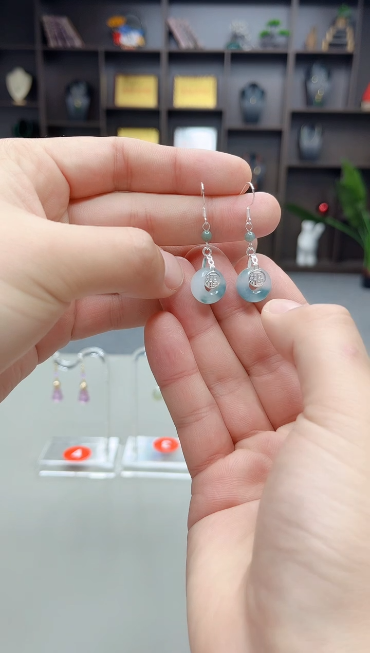 未镶嵌石英质玉（天山翠）耳饰721000