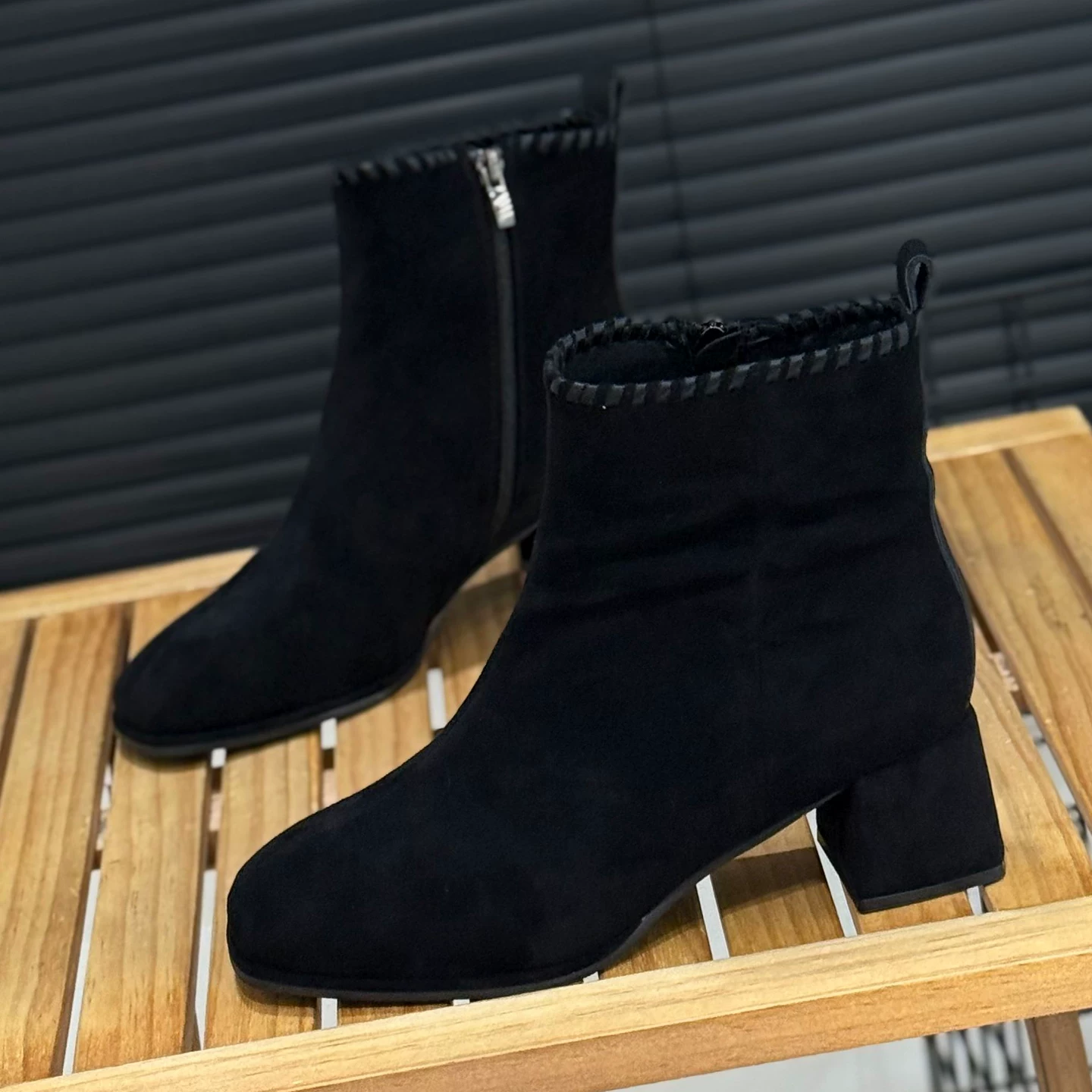 秋冬女靴新款瘦瘦侧拉链粗跟百搭短靴858208(不加绒)