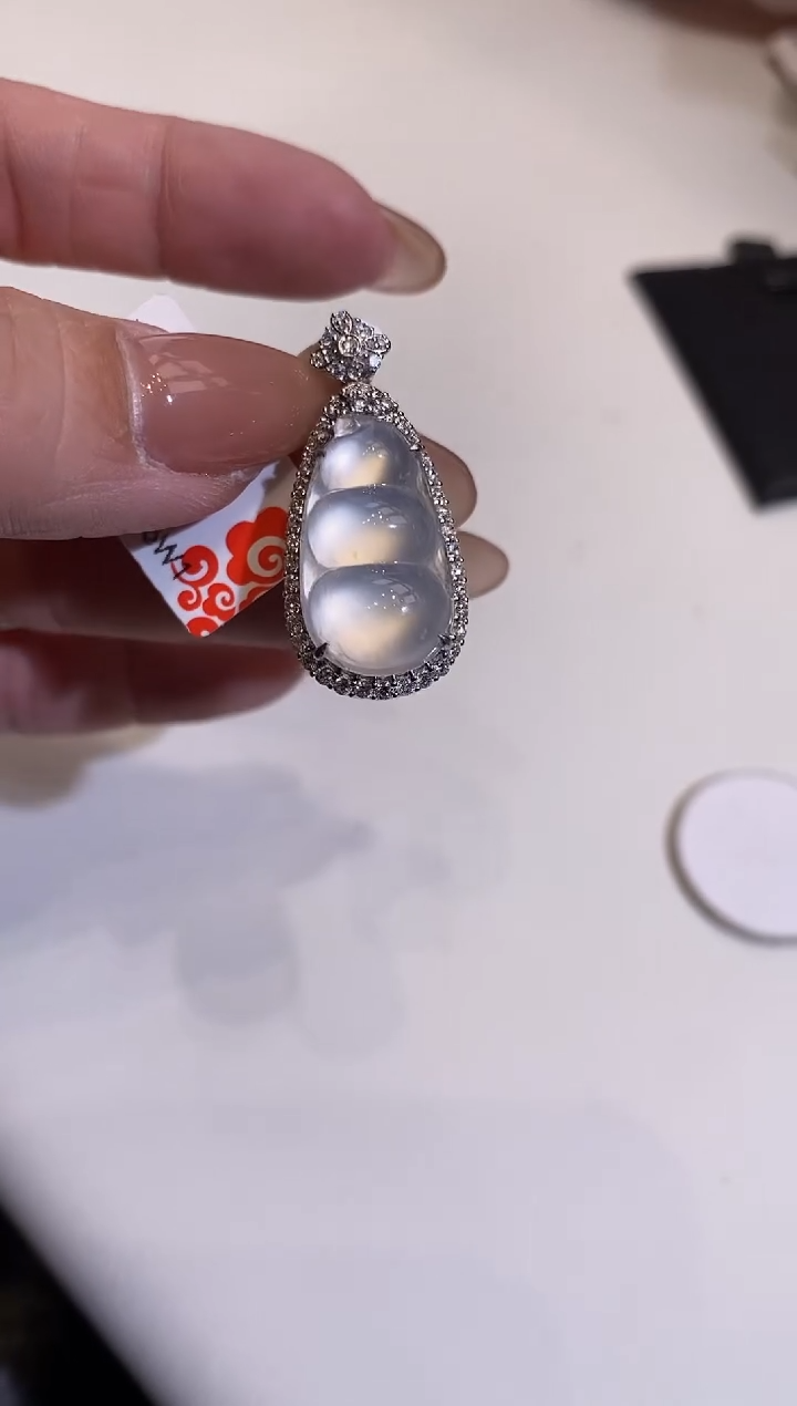 吊坠(不含链)18K金镶嵌翡翠福豆