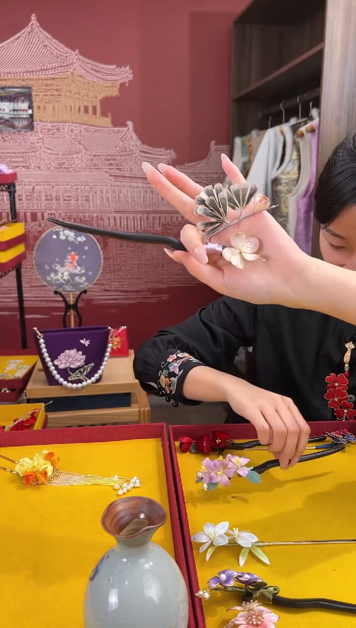 【闪购商品】刺绣非遗绒花（发饰）  