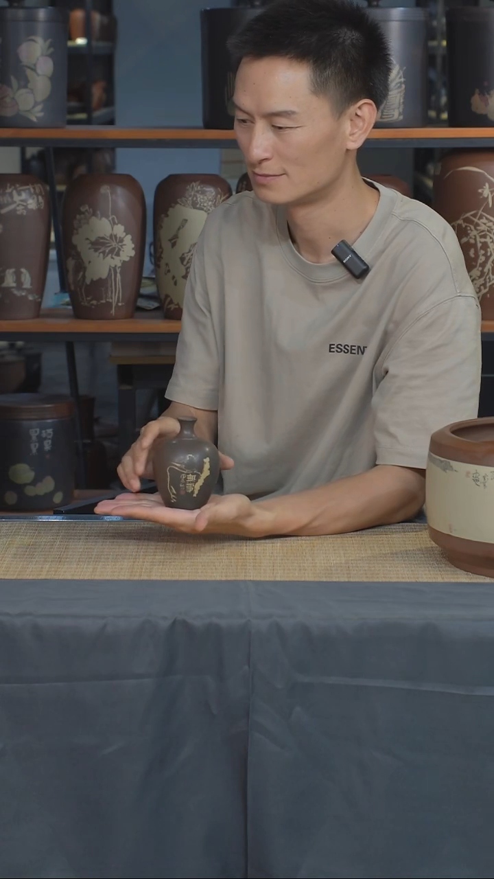  云水山涧建水紫陶精品刻填花瓶摆件