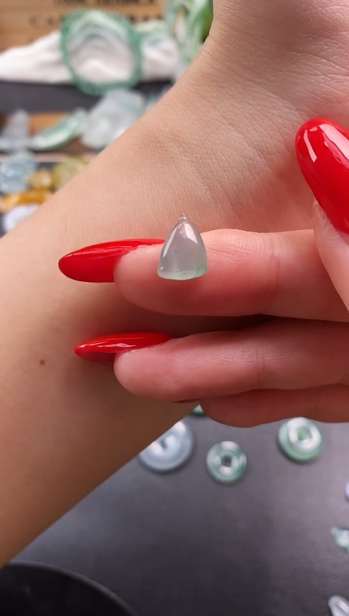 颈饰未镶嵌翡翠^****?莲蓬