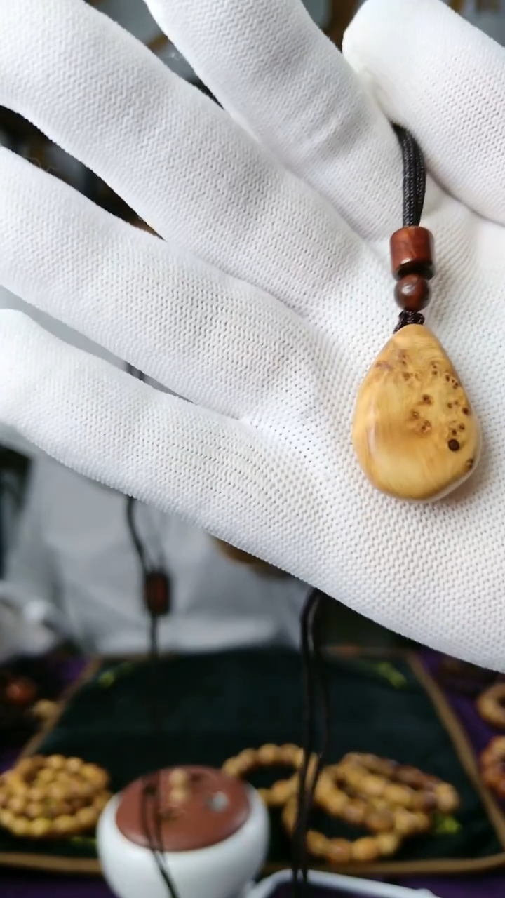 崖柏太行陈化崖柏瘤花吊坠福利一号