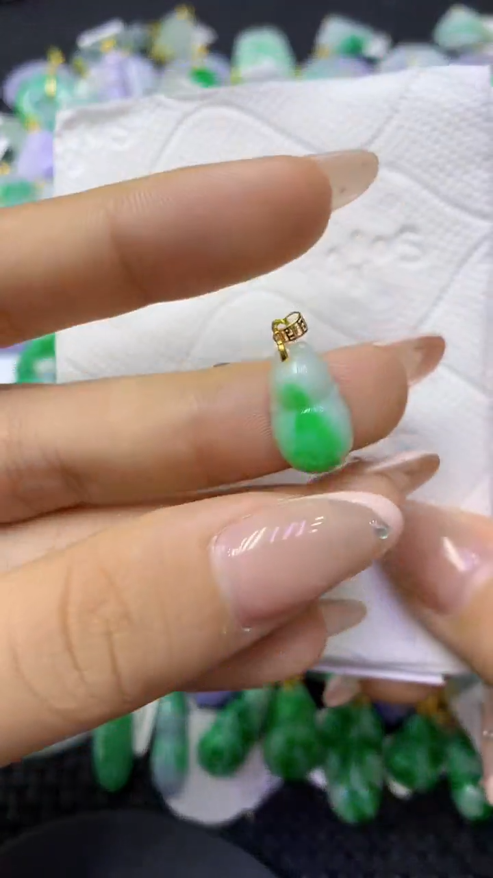 颈饰18K金镶嵌翡翠天然缅甸翡翠A货