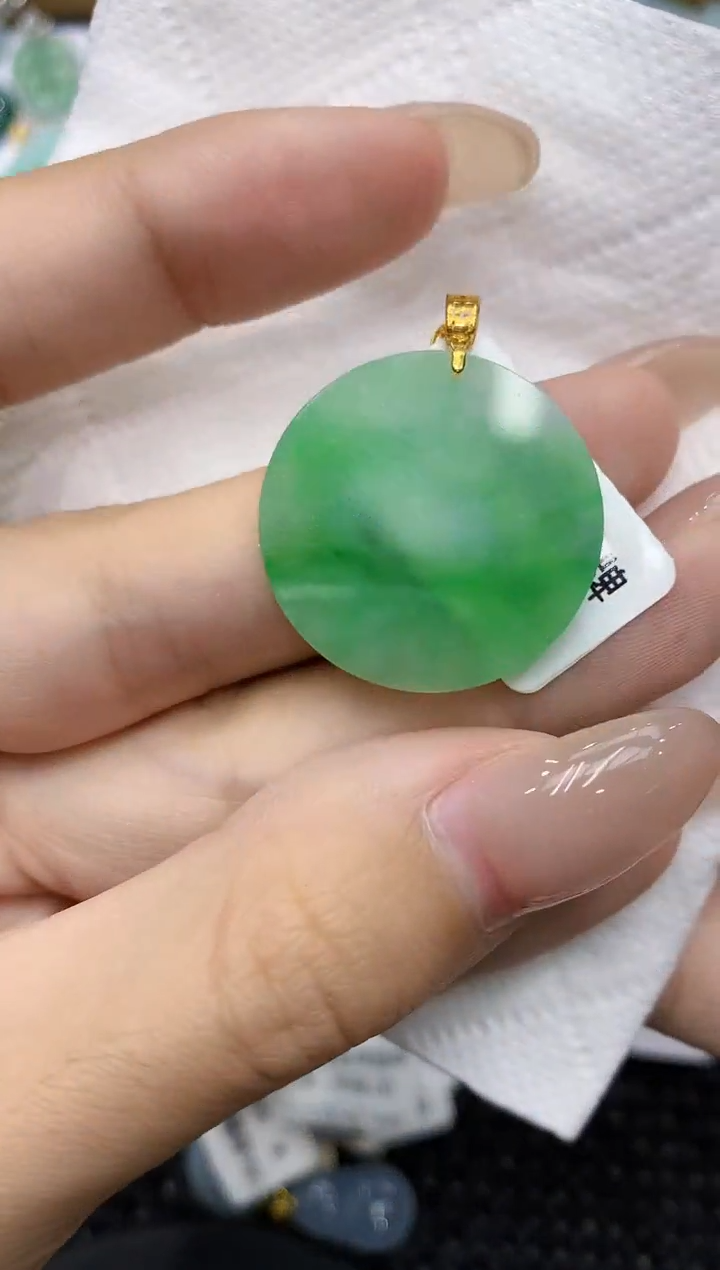 翡翠18K金镶嵌颈饰111111111111