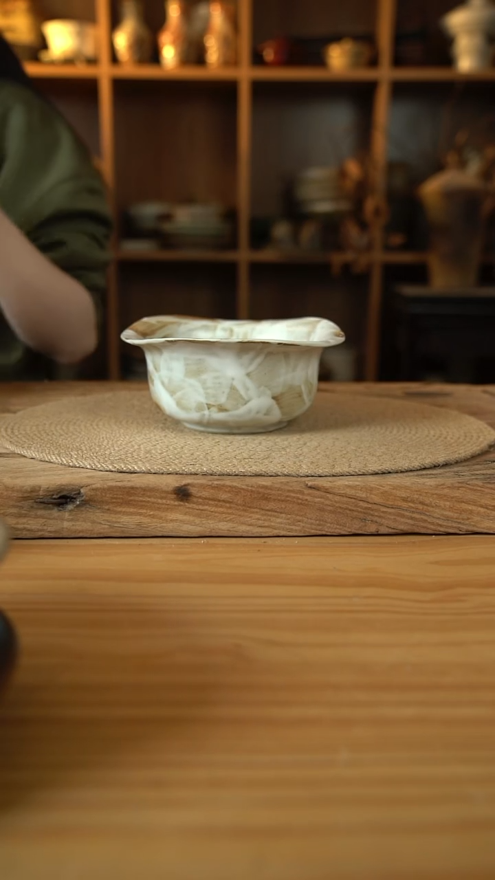 粉影系列的7英寸草帽汤碗1个