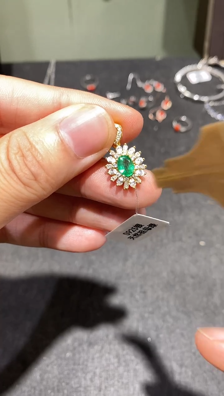 颈饰银S925镶嵌祖母绿吊坠