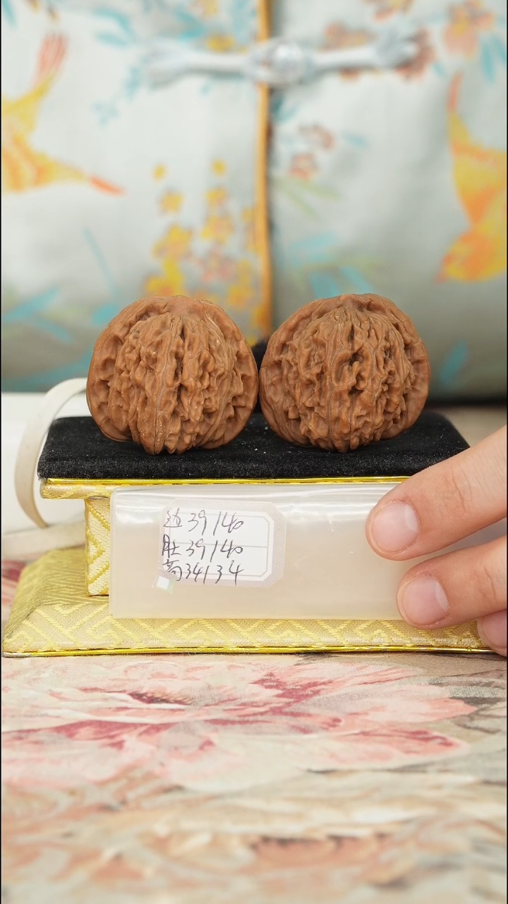 【闪购商品】文玩核桃把件一代楼