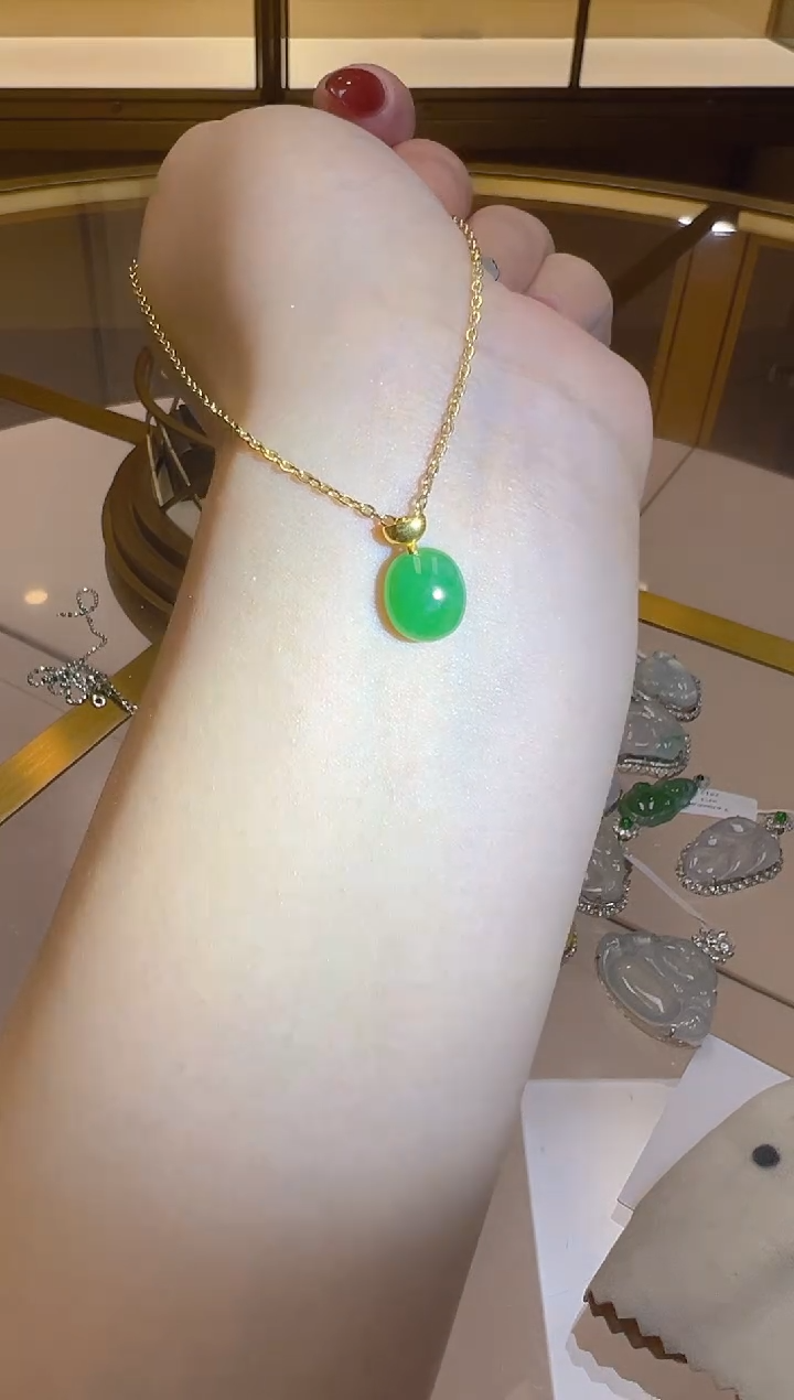 【闪购商品】翡翠吊坠(不含链)18K金镶嵌（很小）多样性团购发一件