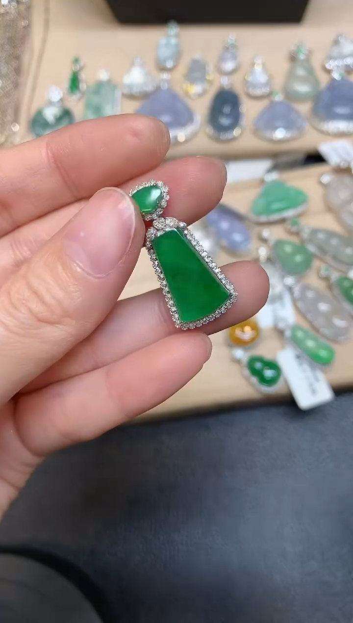 【闪购商品】翡翠吊坠(不含链)18K金镶嵌无事牌【无服务费