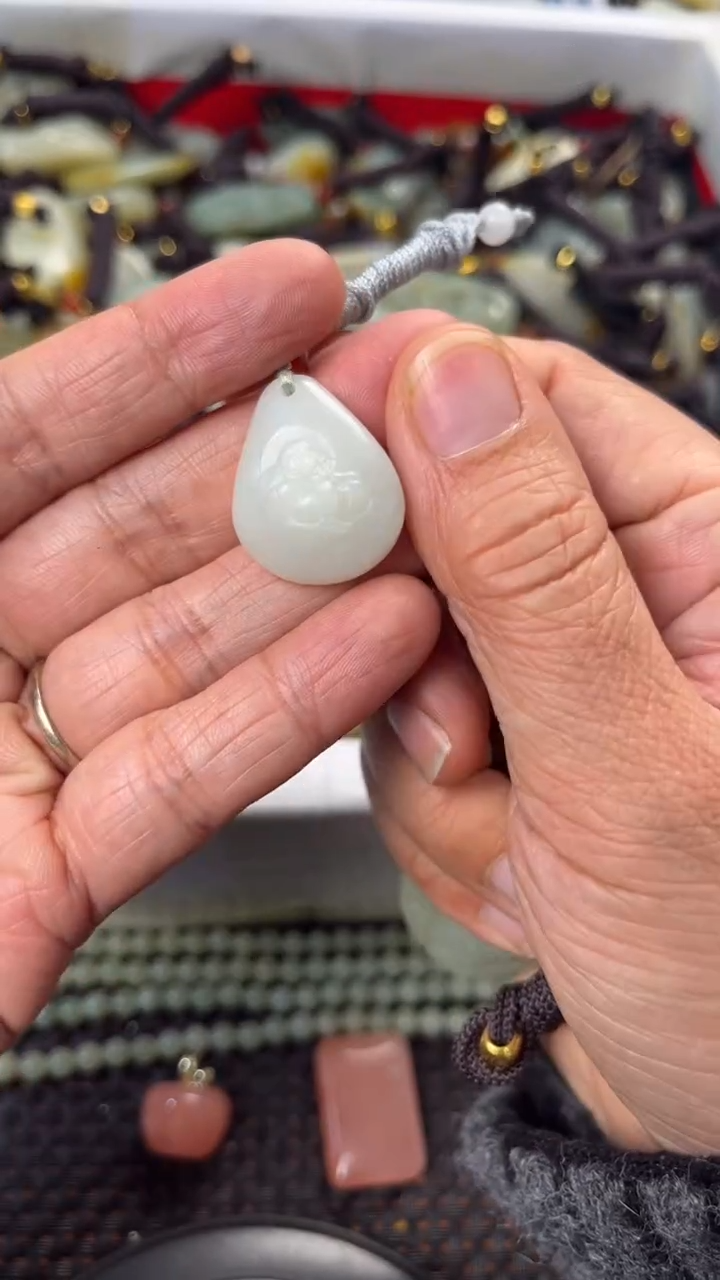 【闪购商品】和田玉颈饰未镶嵌多样性发货没有证书拍一发一有瑕