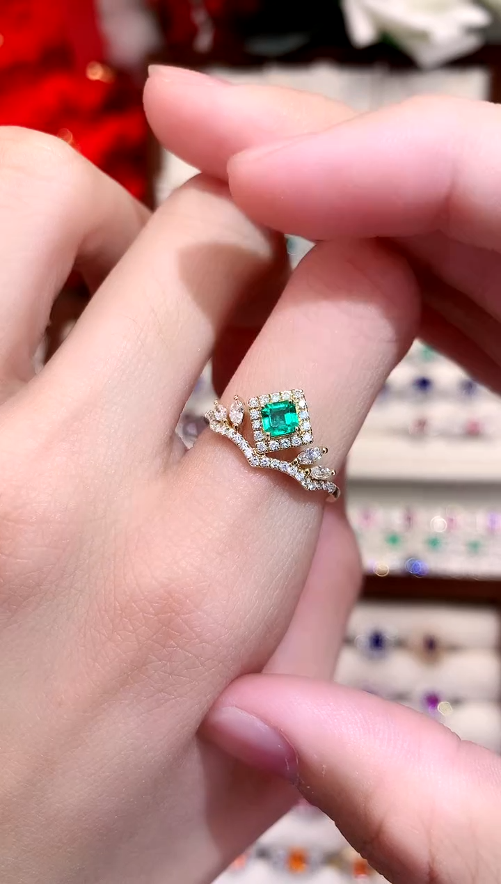 【闪购商品】祖母绿戒指18K金镶嵌0.26ct/天然宝石/七天无理由