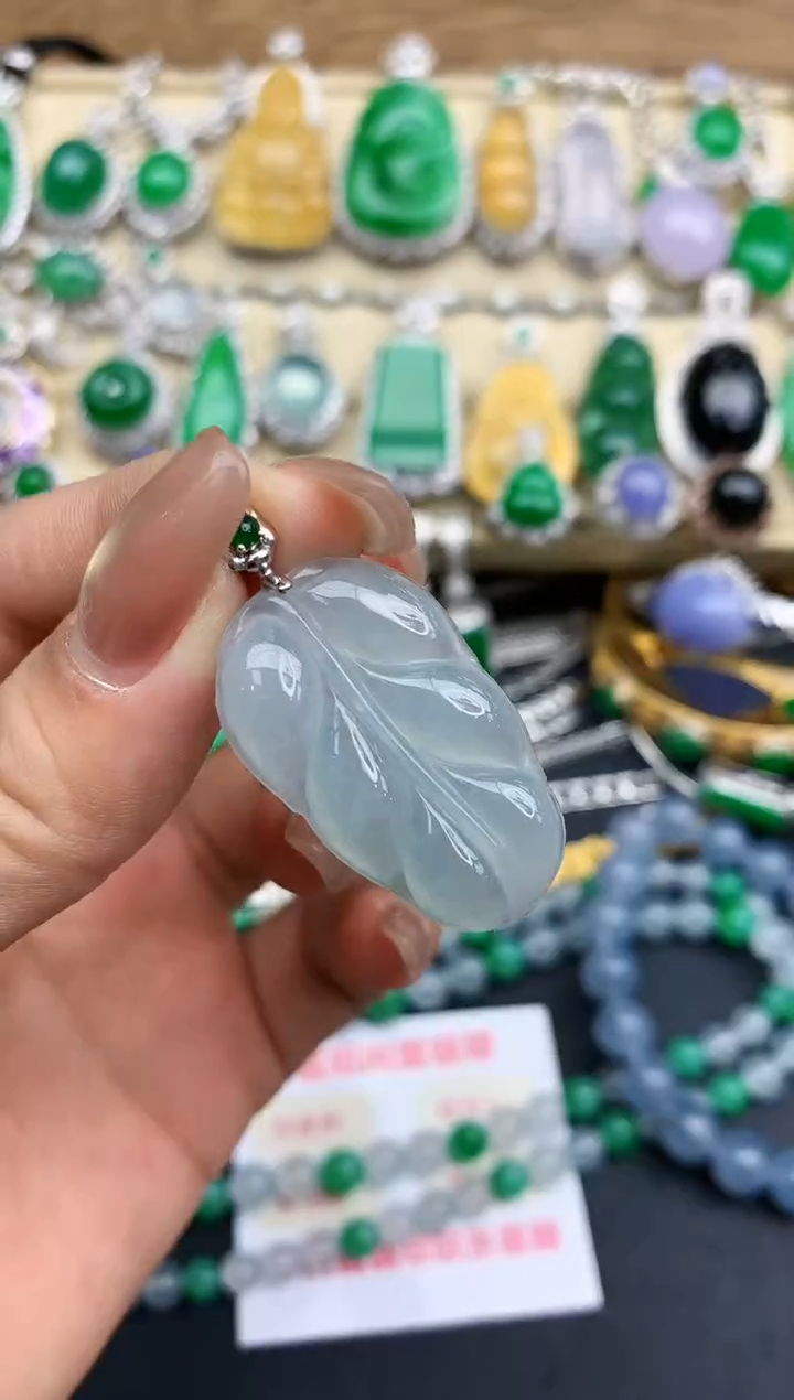 颈饰18K金镶嵌翡翠46-中国好珍宝