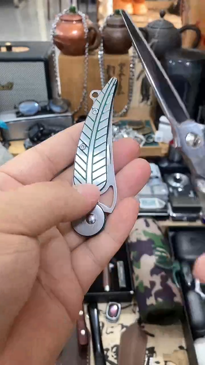 瓷片闪购商品  如图所示