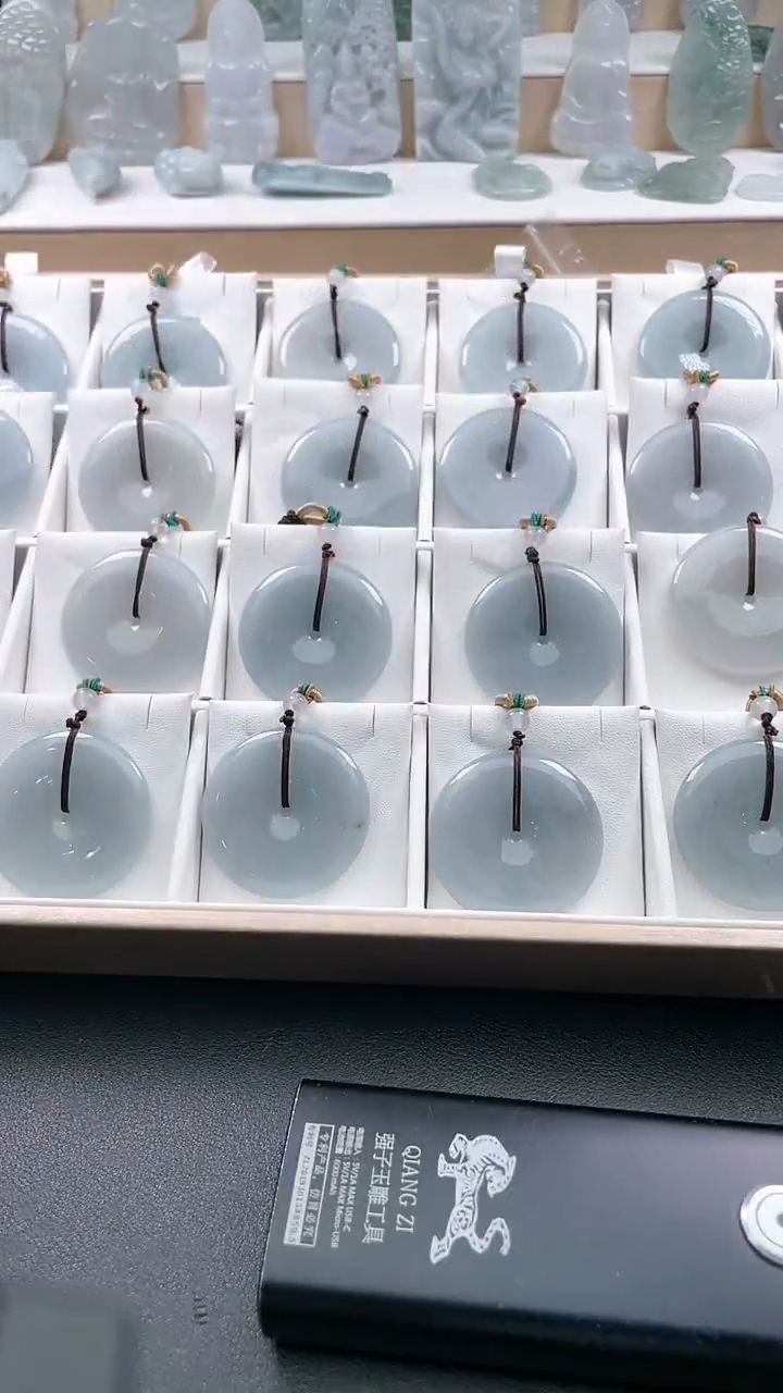 翡翠未镶嵌颈饰..../5/28/ 260多样性发其一