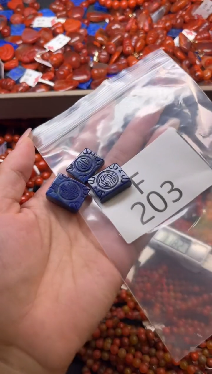 南红玛瑙未镶嵌珠宝奇石F203-一起