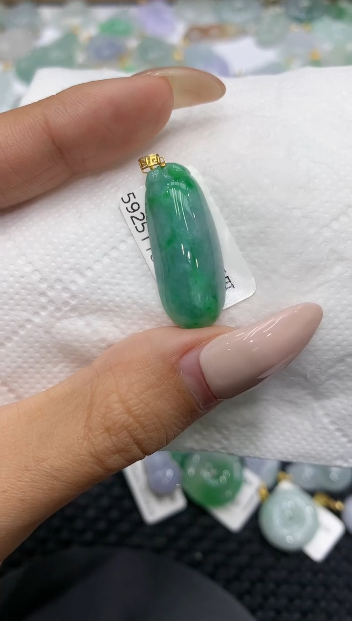 颈饰18K金镶嵌翡翠111111111111