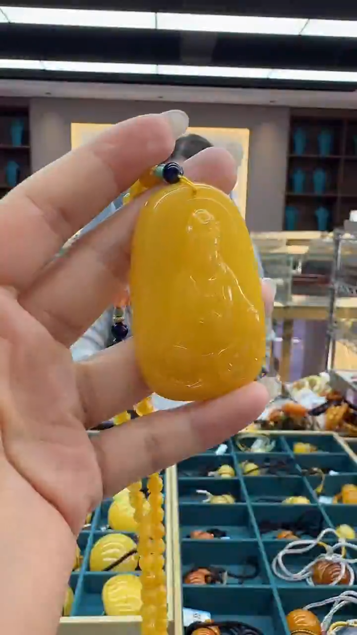 琥珀颈饰未镶嵌188秒拍号 假一罚三 