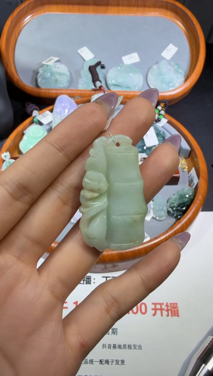 翡翠未镶嵌颈饰355.。。。。