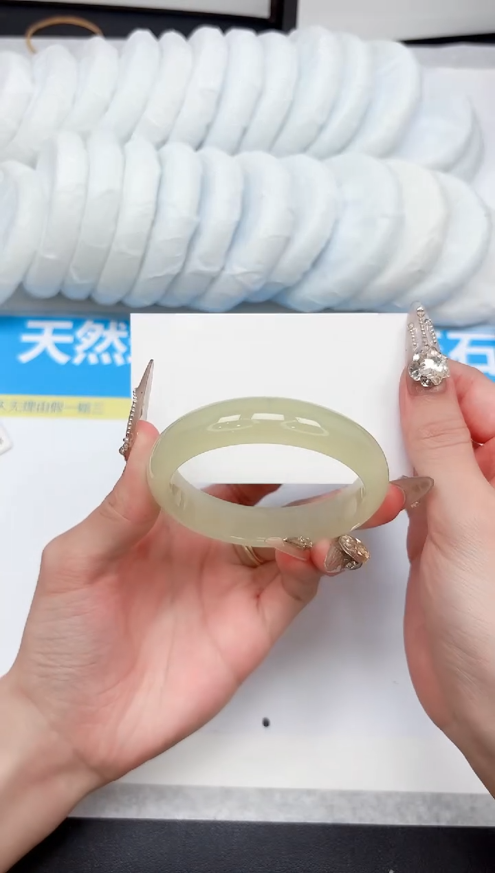 未镶嵌手镯石英质玉103-56.4