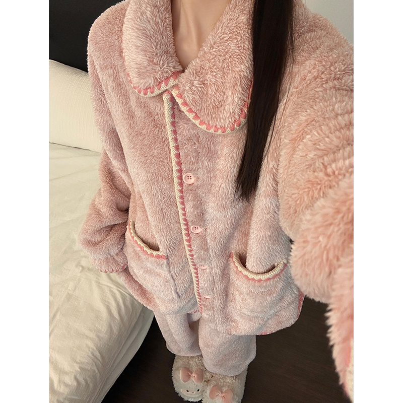 甜美少女简约保暖珊瑚绒睡衣女冬季新款加绒加厚毛绒家居服套装