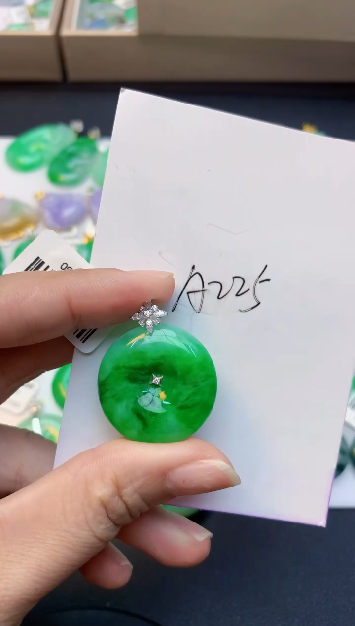 颈饰18K金镶嵌翡翠天然A货缅甸翡翠百元以上9元证书费自理