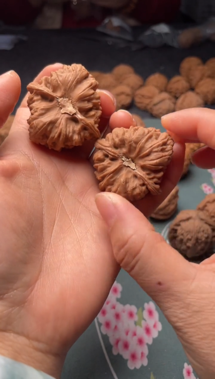 把件文玩核桃w218  凹底 42尺