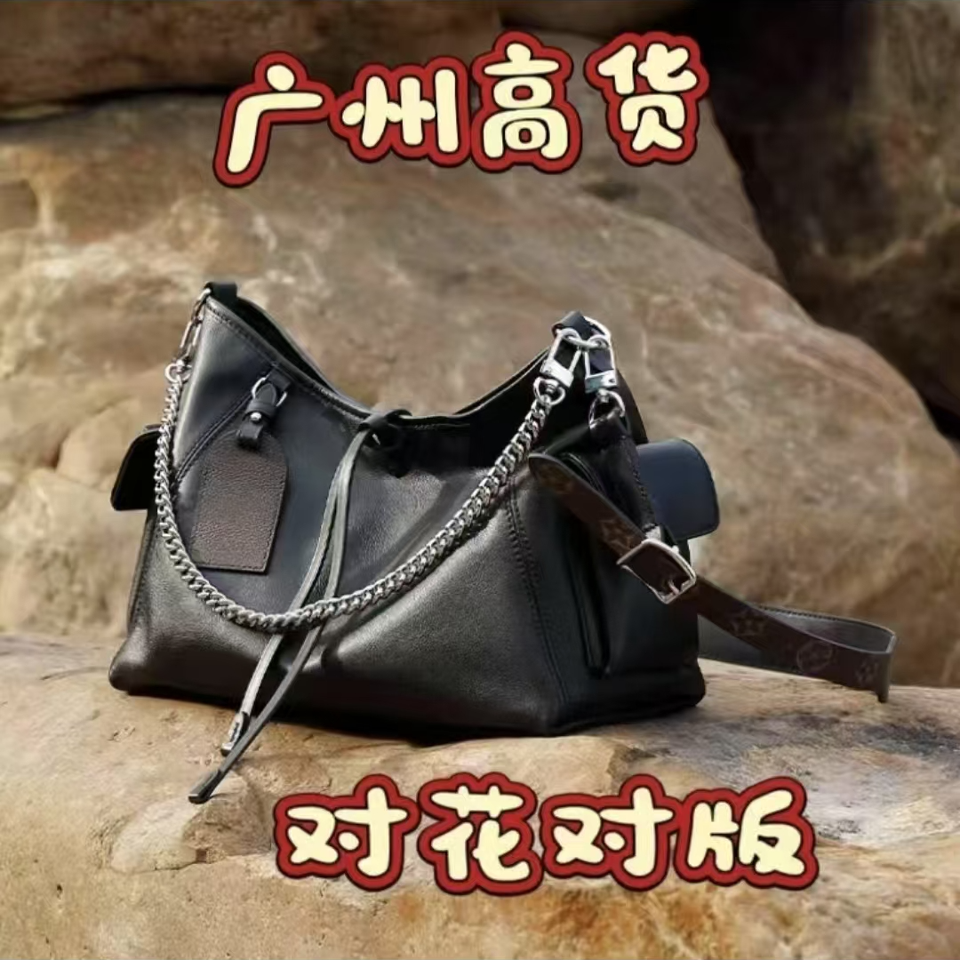 L031（CARRYALL-黑武士）33cm 钢五金时尚女款包包百搭拼色经典休闲