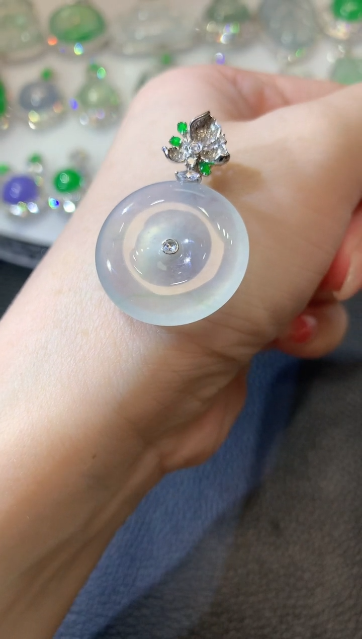 【闪购商品】翡翠吊坠(不含链)18K金镶嵌C17 