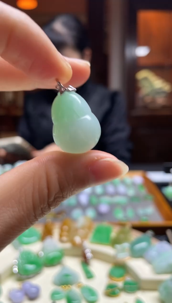 【闪购商品】翡翠颈饰18K金镶嵌葫芦