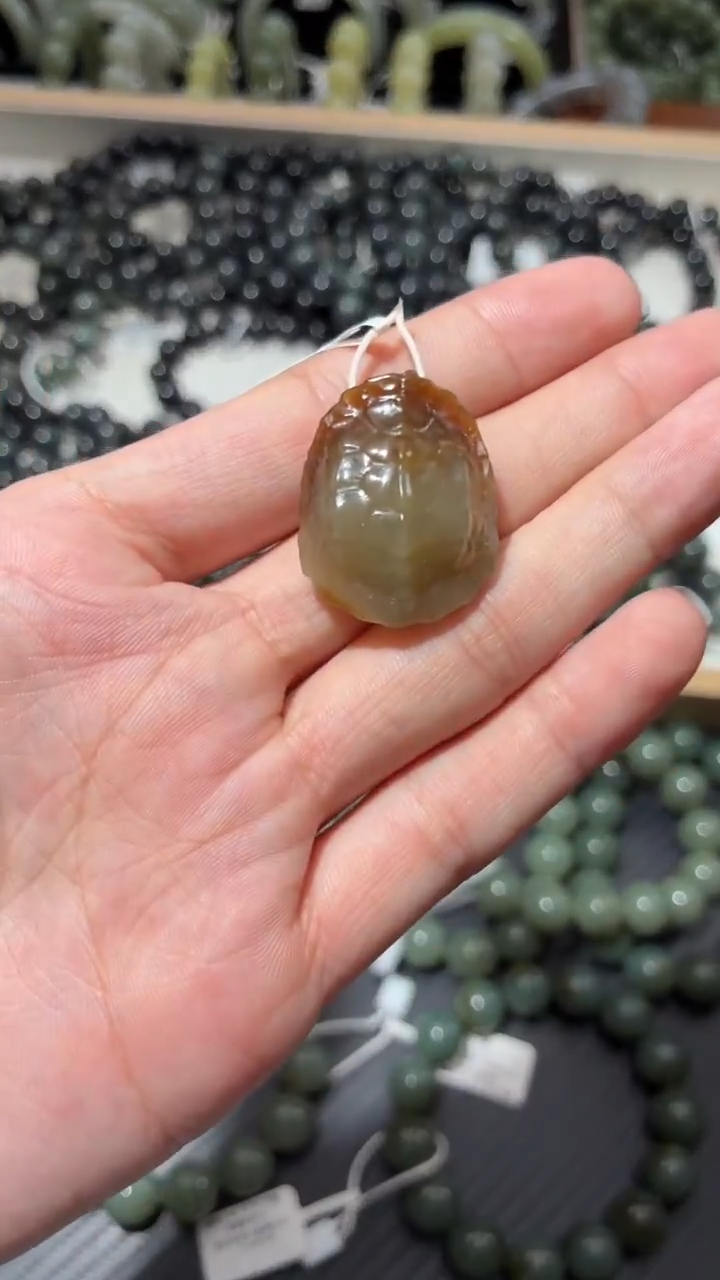 吊坠(不含链)未镶嵌和田玉若羌糖青玉微色差福袋吊坠灯牌送枣