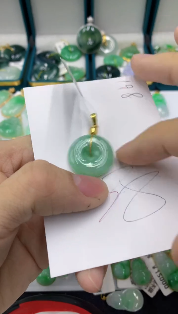 【闪购商品】翡翠颈饰未镶嵌11111111111