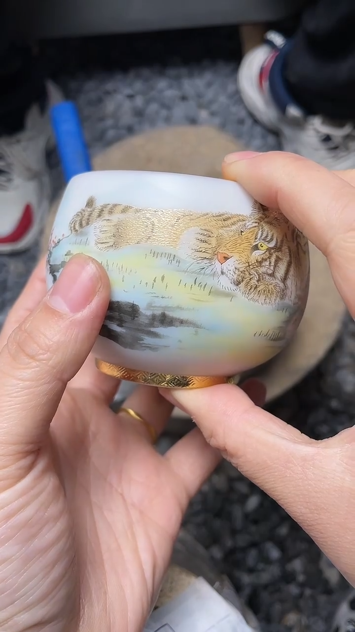 【闪购商品】杯卧虎白瓷磨砂金杯