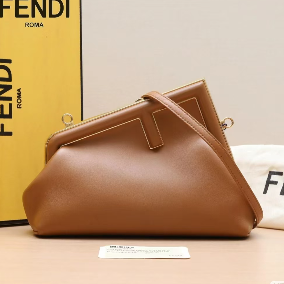 95新 FENDI/芬迪 胖虎佳佳/箱包/斜挎包/312501260049