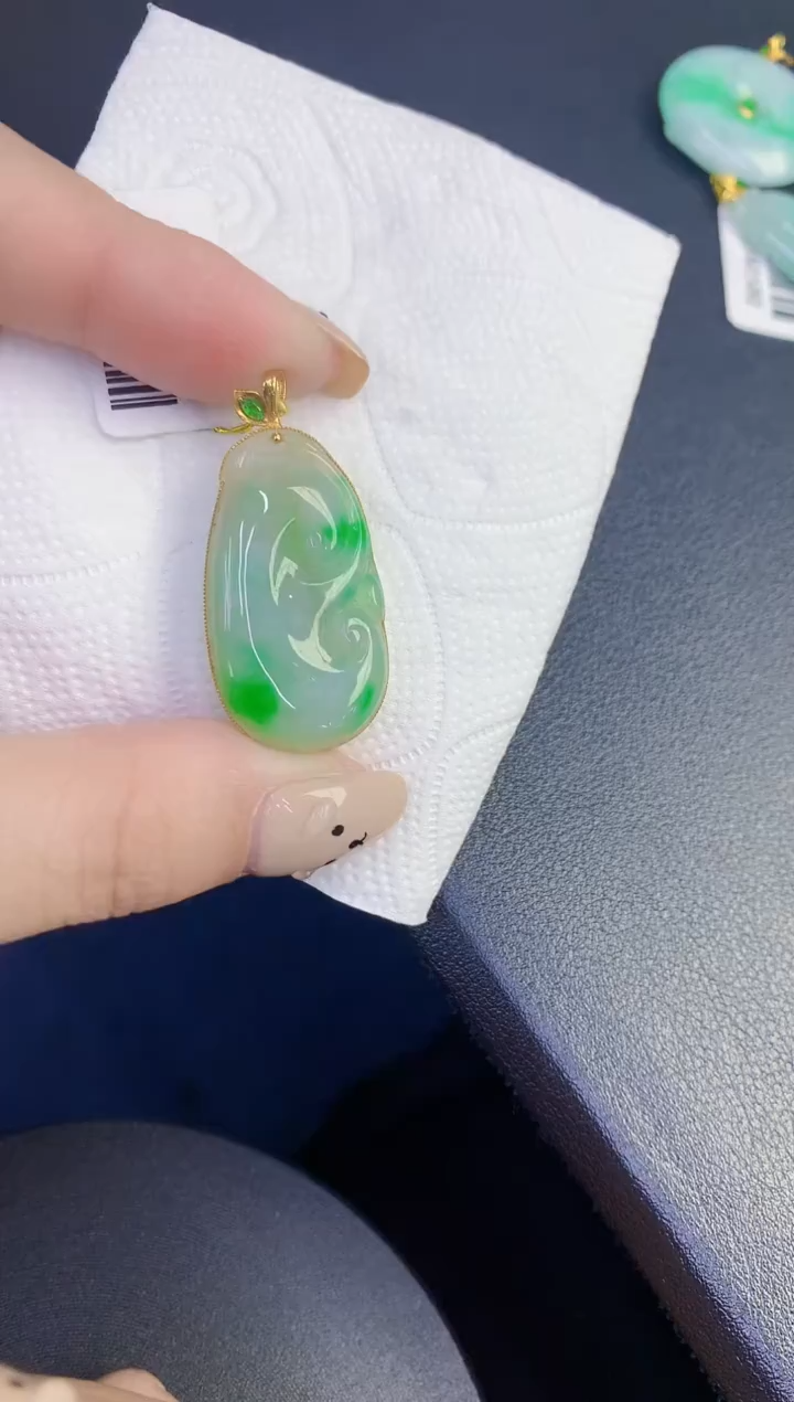 颈饰18K金镶嵌翡翠缅甸天然翡翠A货