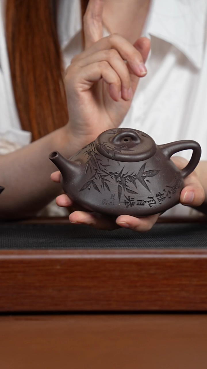 茶壶紫砂天青刻绘彭年石瓢-刻竹