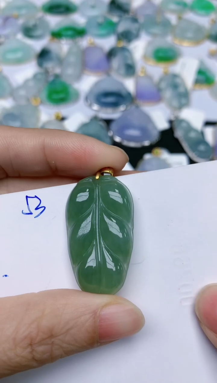 【闪购商品】翡翠颈饰18K金镶嵌天然翡翠A货    