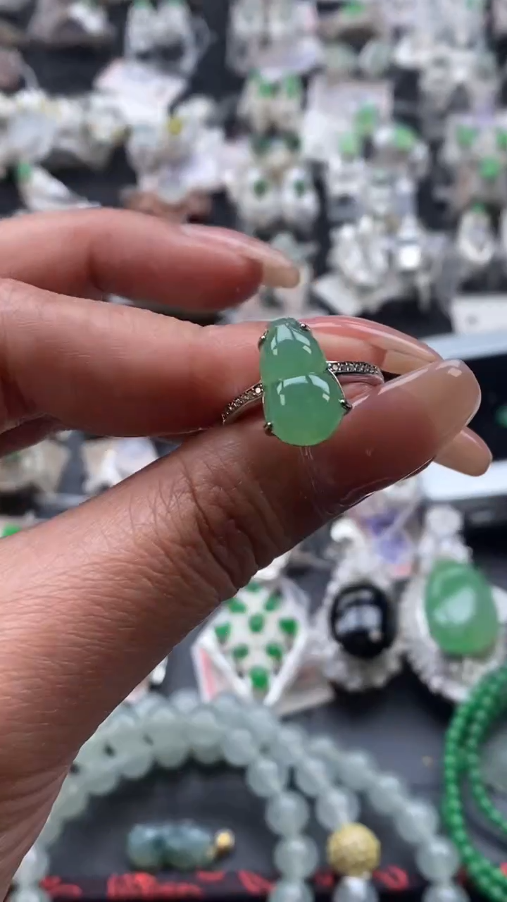 【闪购商品】翡翠戒指银S925镶嵌缅甸天然A货翡翠