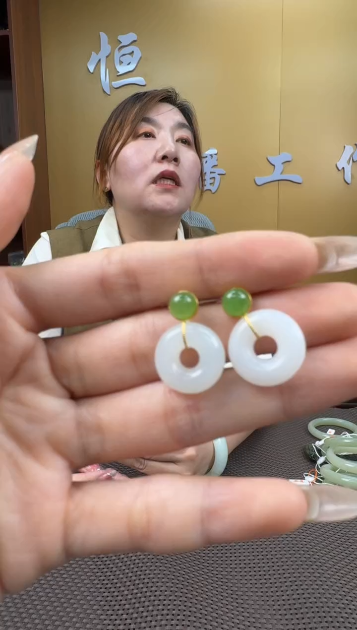 【闪购商品】和田玉耳饰18K金镶嵌一对