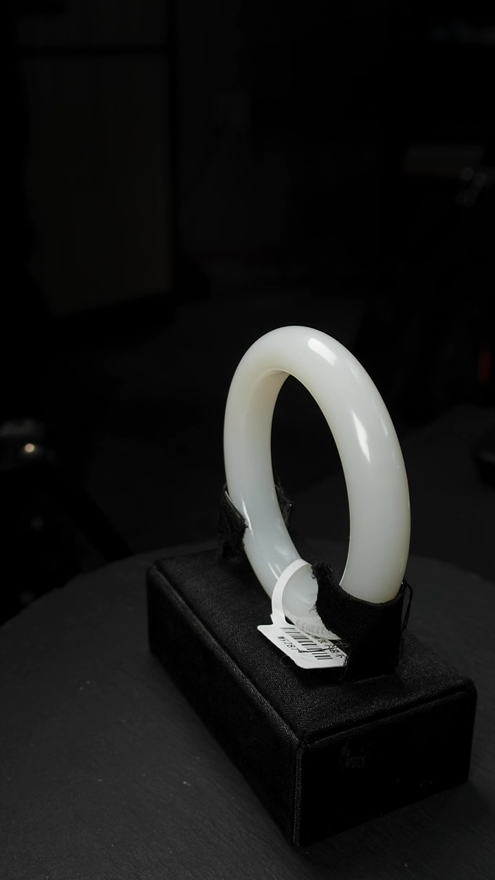 未镶嵌手镯和田玉白玉暖白手镯55.8圈