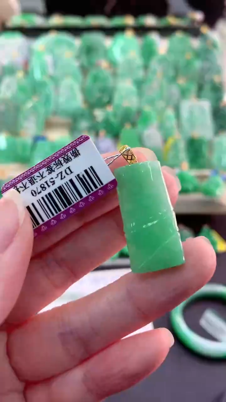 【闪购商品】翡翠吊坠(不含链)18K金镶嵌挂件